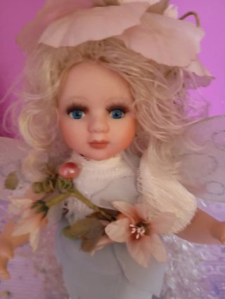 Muñeca de Porcelana Hada Flores