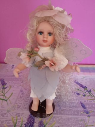 Muñeca de Porcelana Hada Flores