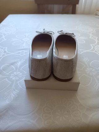 Manoletinas piel T38 plateadas con blanco