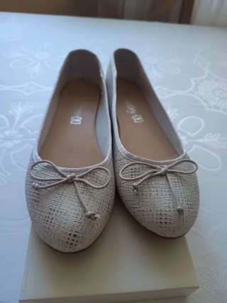 Manoletinas piel T38 plateadas con blanco