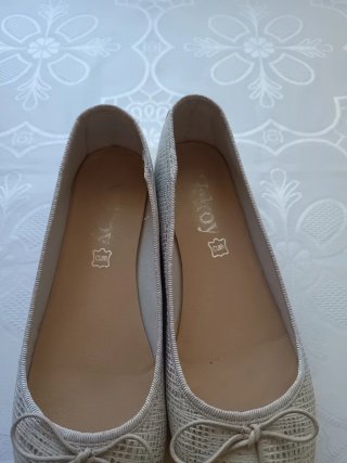 Manoletinas piel T38 plateadas con blanco