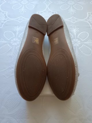 Manoletinas piel T38 plateadas con blanco