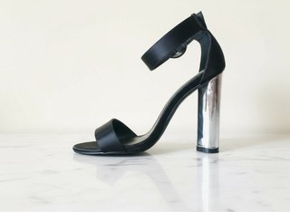 Sandalias Asos tacón fiesta negro satinado