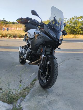 BMW F900 XR Negra Impecable