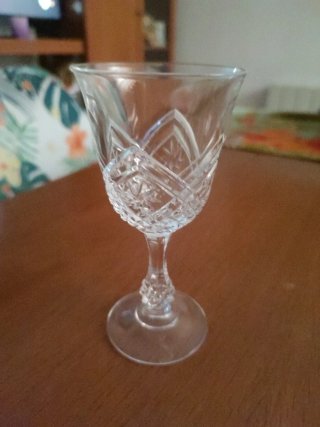 Juego de copas de cristal tallado
