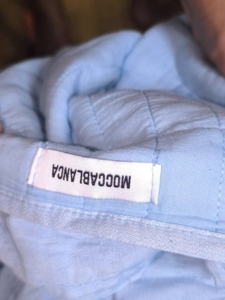 Chaqueta azul con volantes