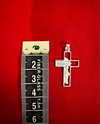 Cruz de plata con rostro de Jesús