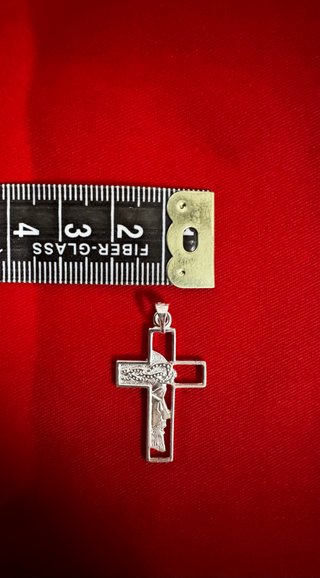Cruz de plata con rostro de Jesús