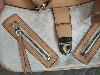 Bolso Guess Blanco y Beige