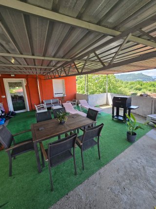 ​Título: ¡SUPER CHOLLO TERRAZA!