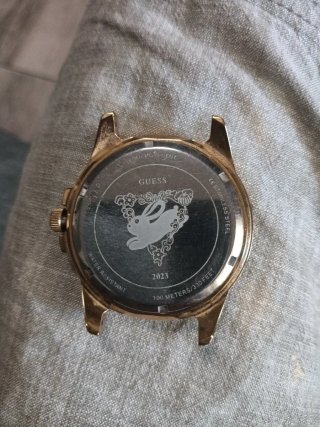Reloj Guess Dorado y Plateado con Cristales