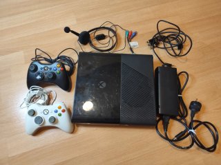 Lote Xbox 360E + 6 Juegos + Accesorios + Skylander