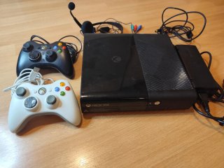 Lote Xbox 360E + 6 Juegos + Accesorios + Skylander