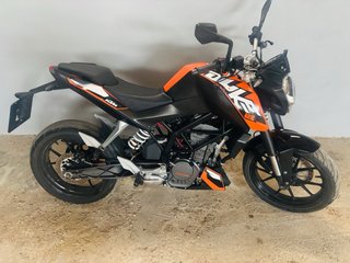 KTM 125 Duke Negra y Naranja