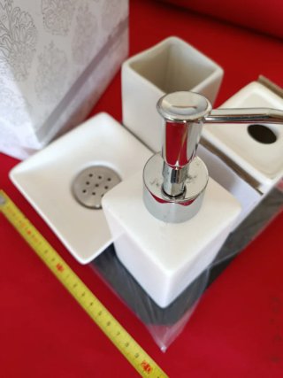 Juego de baño cerámica y metal