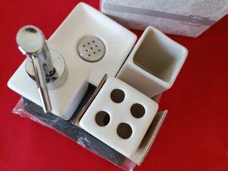 Juego de baño cerámica y metal