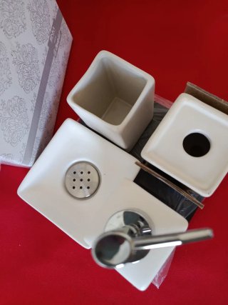 Juego de baño cerámica y metal