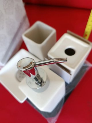 Juego de baño cerámica y metal