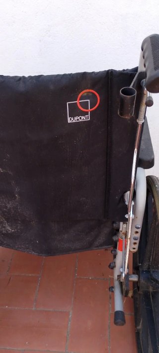 Silla de ruedas. Marca Dupont.