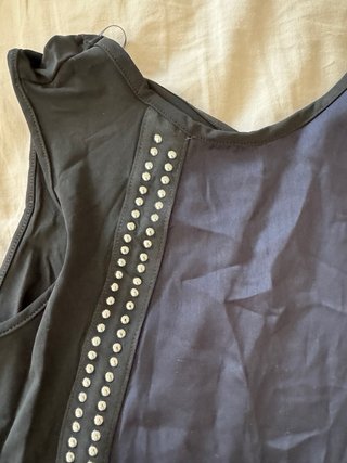 Camiseta sin mangas con tachuelas