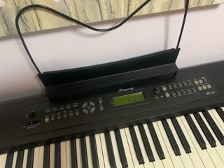 Teclado Ringway RP 30 con mueble y asiento
