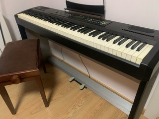 Teclado Ringway RP 30 con mueble y asiento