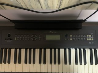 Teclado Ringway RP 30 con mueble y asiento