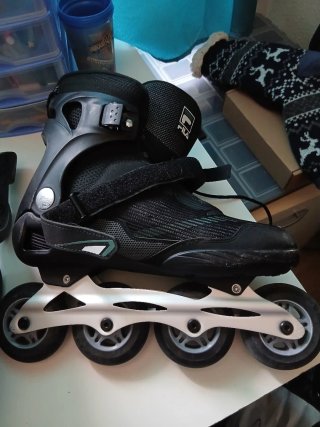 Patines Fila Negros Talla 43. Casco y protecciones
