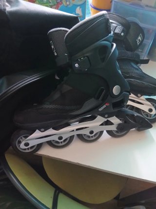 Patines Fila Negros Talla 43. Casco y protecciones