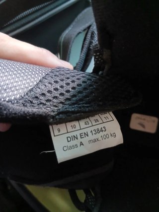 Patines Fila Negros Talla 43. Casco y protecciones