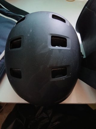 Patines Fila Negros Talla 43. Casco y protecciones