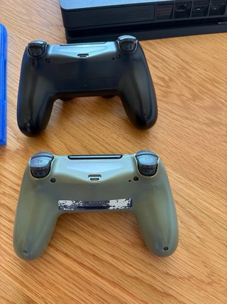 PS4 Slim 1TB Negra + 5 Juegos+mando original extra