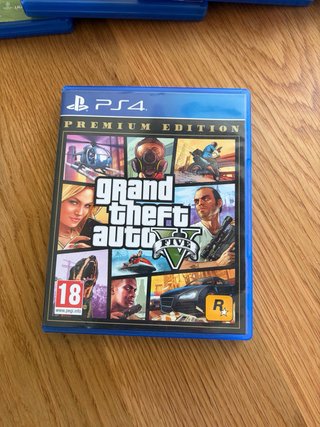 PS4 Slim 1TB Negra + 5 Juegos+mando original extra