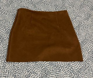 Falda marrón con hebillas