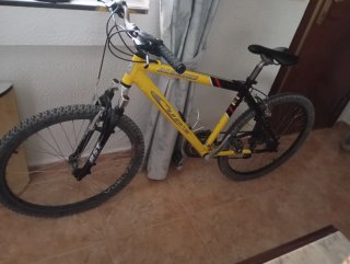 Bicicleta de Montaña Amarilla y Negra