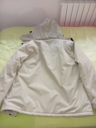 Cazadora beige con forro interior a estrenar