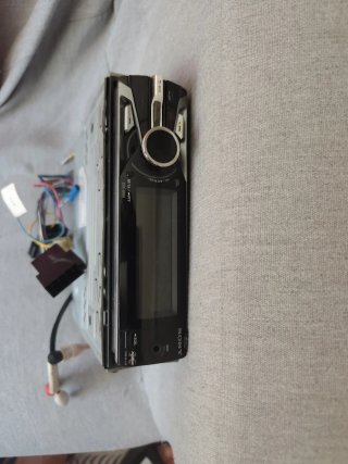 Radio Sony DSX-S100 con Auxiliar