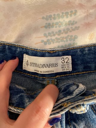 Pantalón corto vaquero desgastado