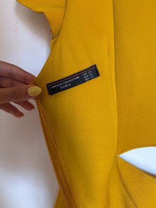 Mono Zara amarillo mostaza con cut-out