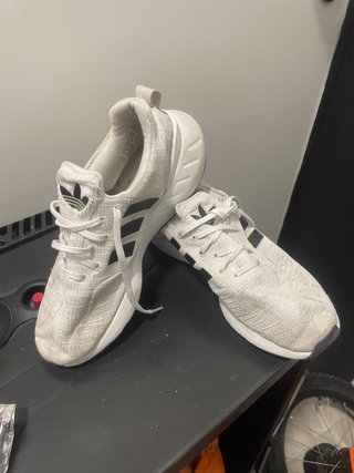 Zapatillas Adidas Blancas y Negras