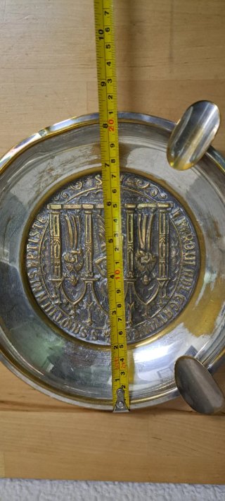 Cenicero antiguo de iglesia