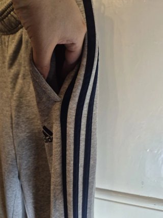 Pantalón chándal Adidas gris hombre