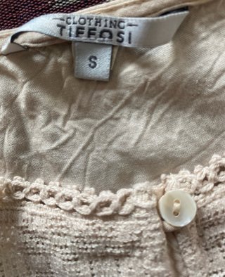 Top Tiffosi beige con encaje
