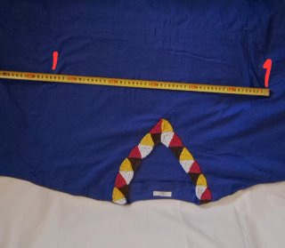 Túnica azul con abalorios multicolor