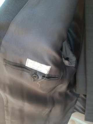 Traje de hombre gris con cuadros