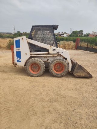 Minicargadora Bobcat 743