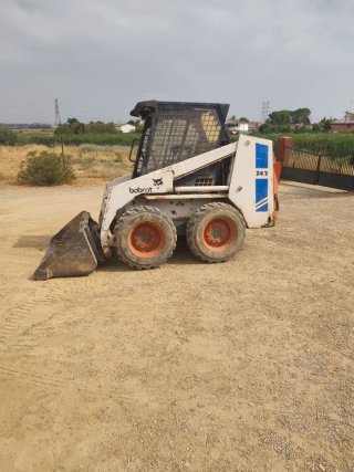 Minicargadora Bobcat 743