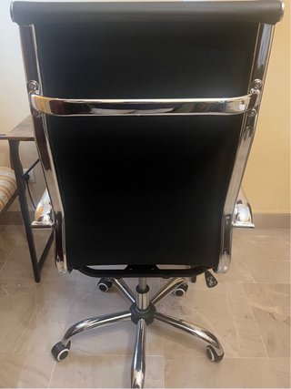 Silla de oficina ergonómica negra