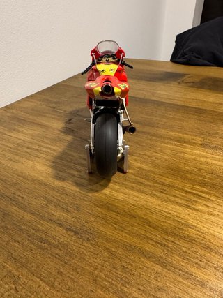 Maqueta Moto Honda MotoGP 1/12