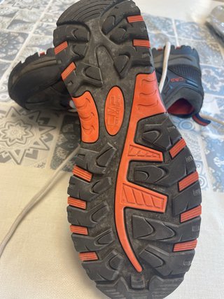 Botas de montaña CMP grises y naranjas